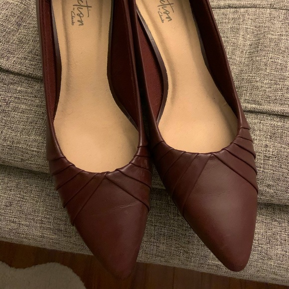 Clarks Maroon Heels - Picture 4 of 6
